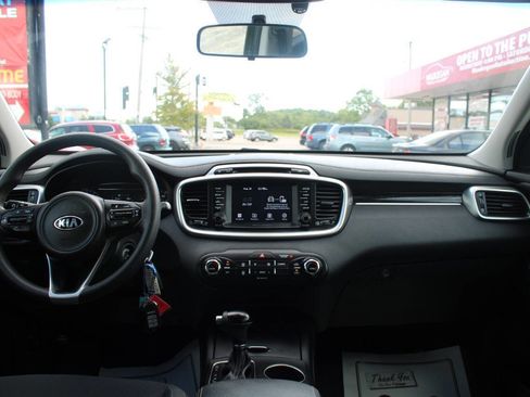 Used 2018 Kia Sorento FWD image 21