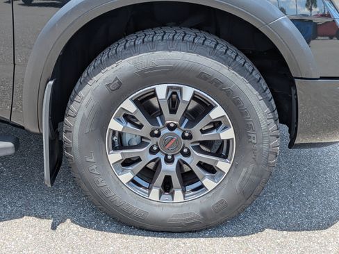 Used 2021 Nissan Titan PRO-4X w/ Pro-4x Convenience Package AWD/4WD image 11
