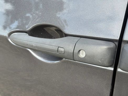 Used 2021 Chrysler Voyager L FWD image 9