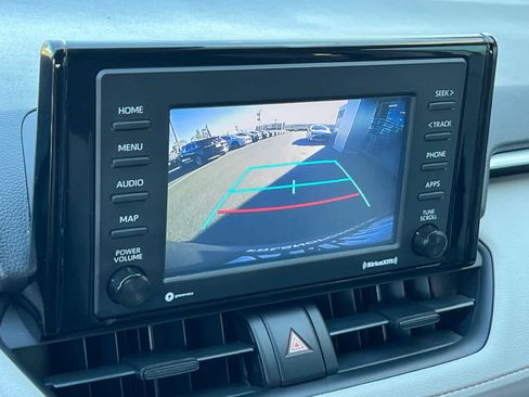 Used 2020 Toyota RAV4 XLE image 18