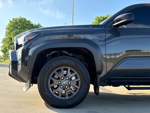 Used 2025 Toyota 4Runner SR5 AWD/4WD image 5