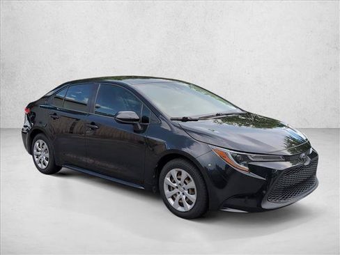 Used 2020 Toyota Corolla LE FWD image 3