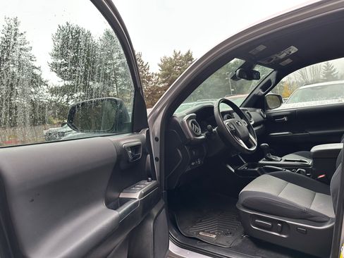 Used 2021 Toyota Tacoma TRD Off-Road image 17
