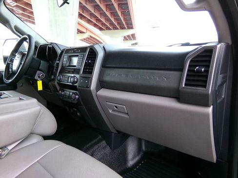 Used 2019 Ford F250 XL w/ Power Equipment Group AWD/4WD image 17