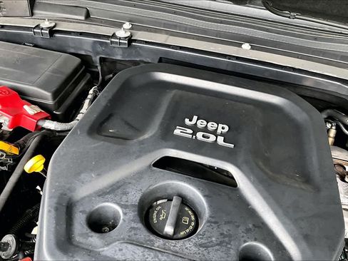 Used 2021 Jeep Wrangler Sport AWD/4WD image 30