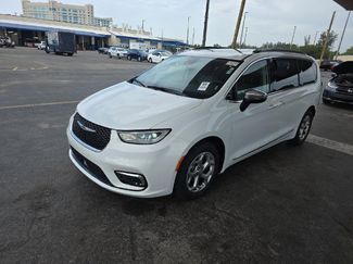Used 2023 Chrysler Pacifica Limited FWD video 1