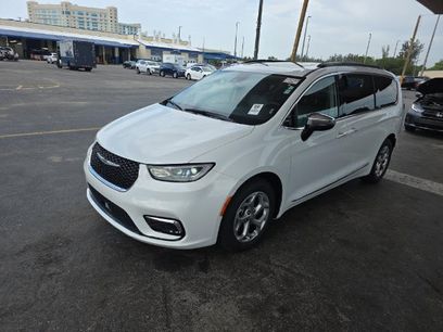 Used 2023 Chrysler Pacifica Limited