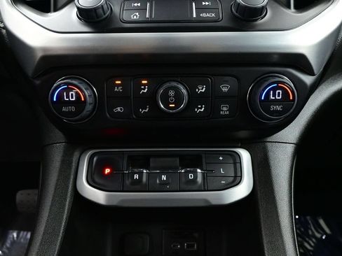 Used 2023 GMC Acadia SLT w/ Elevation Edition FWD image 22