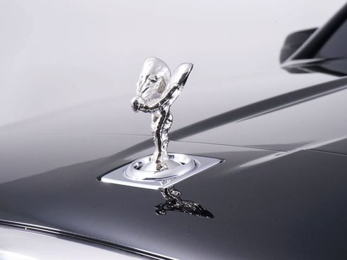 Used 2022 Rolls-Royce Cullinan w/ Cullinan Package image 16