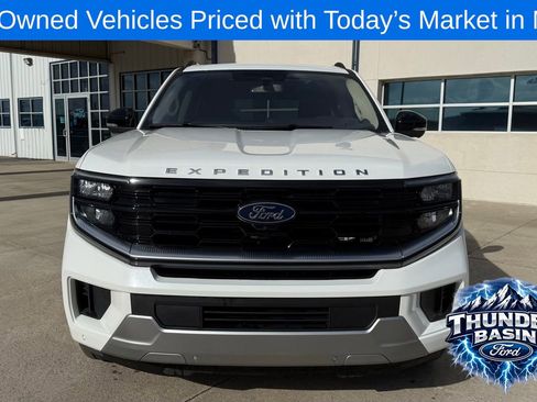 Used 2025 Ford Expedition Max Platinum AWD/4WD image 2