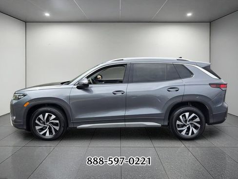 Used 2025 Volkswagen Tiguan S FWD image 2