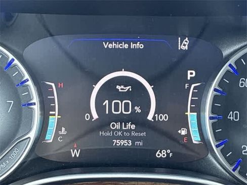 Used 2023 Chrysler Pacifica Limited image 36