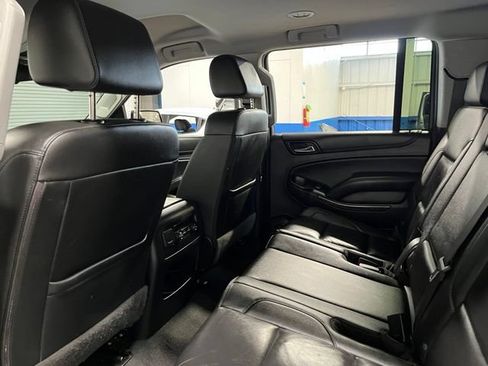 Used 2020 Chevrolet Suburban LT RWD image 17