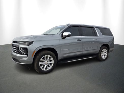 Used 2025 Chevrolet Suburban Premier image 2