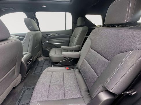 Used 2025 Chevrolet Traverse LT w/ Sun and Wheel Package image 33