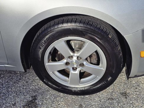 Used 2016 Chevrolet Cruze LT w/ Technology Package image 11