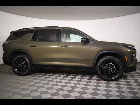 Used 2024 Chevrolet Traverse LT w/ Enhanced Driving Package FWD image 5
