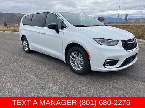 New 2026 Chrysler Pacifica Select FWD image 1