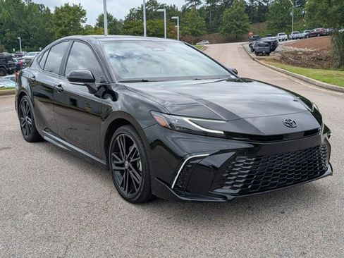 Used 2025 Toyota Camry XSE FWD image 3