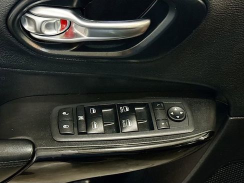 Used 2019 Jeep Cherokee Latitude Plus image 18