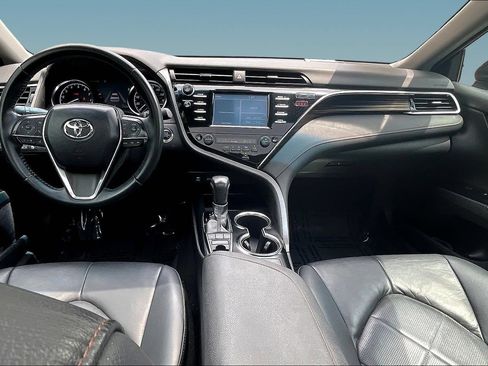 Used 2018 Toyota Camry XLE FWD image 7