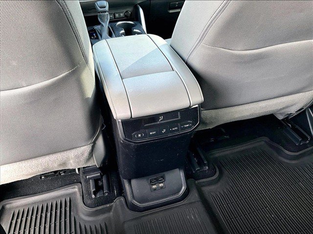 Used 2020 Toyota Highlander L FWD image 26