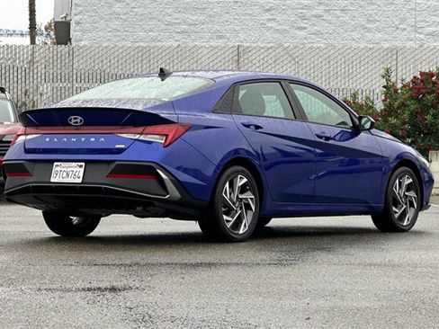Used 2025 Hyundai Elantra SEL image 4