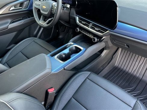 New 2026 Chevrolet Equinox EV LT image 21