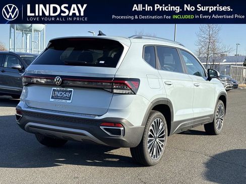 New 2026 Volkswagen Taos SE FWD image 3