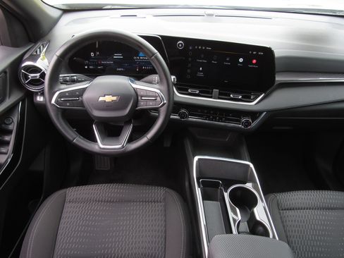 Used 2025 Chevrolet Equinox LT AWD/4WD image 16