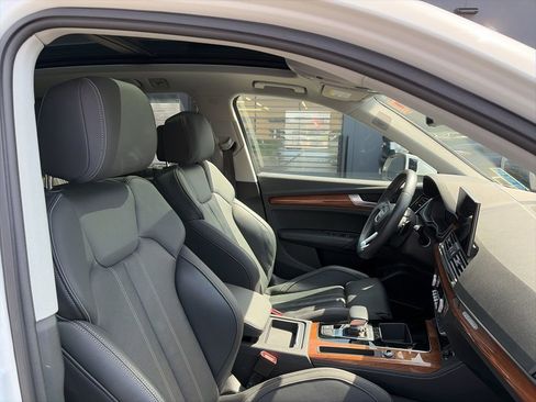 Used 2022 Audi Q5 2.0T Prestige w/ Prestige Package image 9