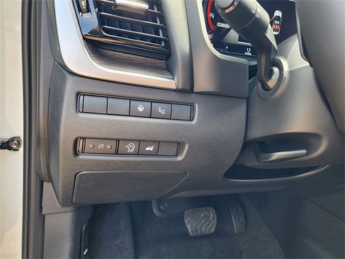 New 2025 Nissan Rogue Platinum w/ Tech Package image 12