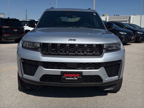 New 2026 Jeep Grand Cherokee L 4WD image 3