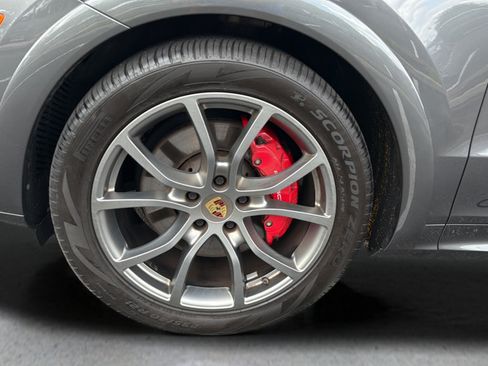 Used 2021 Porsche Cayenne GTS AWD/4WD image 16