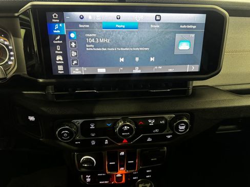 Used 2025 Jeep Wrangler Unlimited Sport AWD/4WD image 12