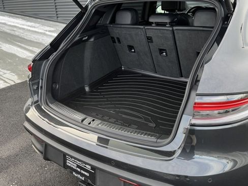 Certified 2023 Porsche Macan image 34