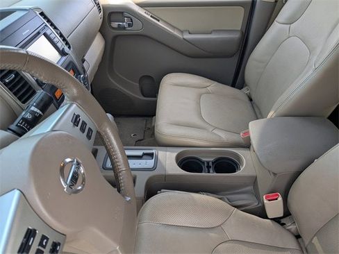 Used 2014 Nissan Frontier SL w/ SL Moonroof Package image 30