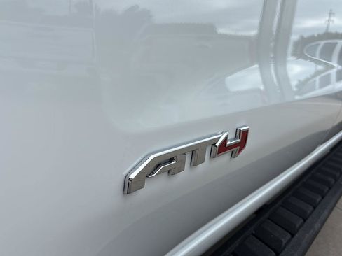 Used 2025 GMC Sierra 1500 AT4 w/ AT4 Premium Package AWD/4WD image 11