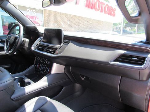 Used 2024 Chevrolet Tahoe Z71 w/ Luxury Package AWD/4WD image 32