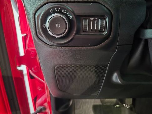 Used 2019 Jeep Wrangler Unlimited Sahara w/ Quick Order Package 24M Moab AWD/4WD image 17