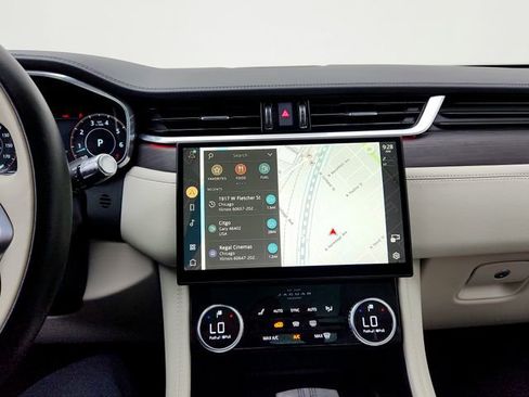 Certified 2021 Jaguar F-PACE R-Dynamic S AWD/4WD image 31