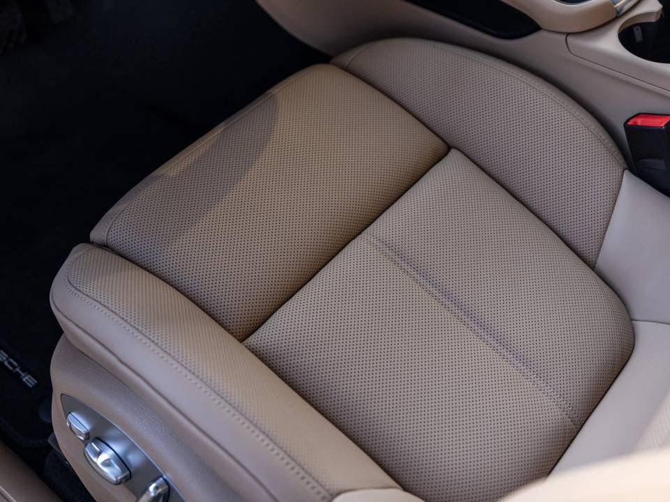 Certified 2026 Porsche Macan AWD/4WD image 25