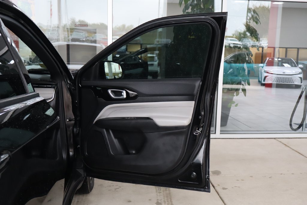 Used 2023 Jeep Compass Limited AWD/4WD image 38