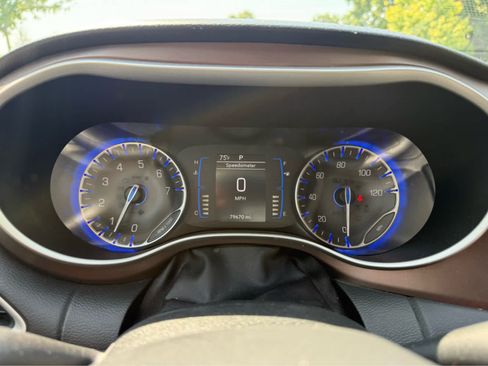 Used 2017 Chrysler Pacifica Touring FWD image 13