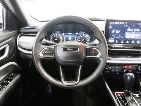 Used 2023 Jeep Compass Latitude AWD/4WD image 15