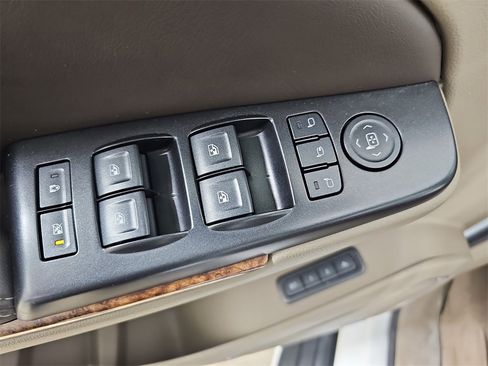 Certified 2017 Chevrolet Suburban Premier image 34