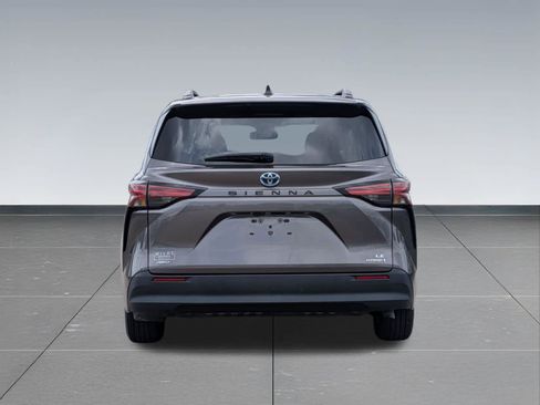 Used 2021 Toyota Sienna LE w/ LE Plus Package AWD/4WD image 5