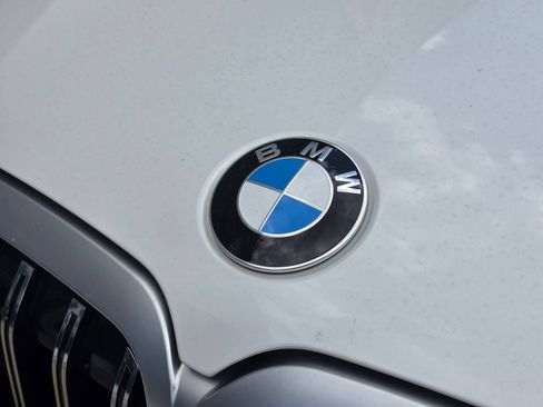 Used 2023 BMW X7 xDrive40i w/ Executive Package AWD/4WD image 3