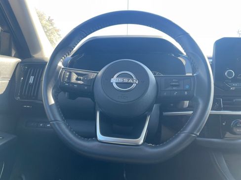 Used 2025 Nissan Pathfinder SV image 30