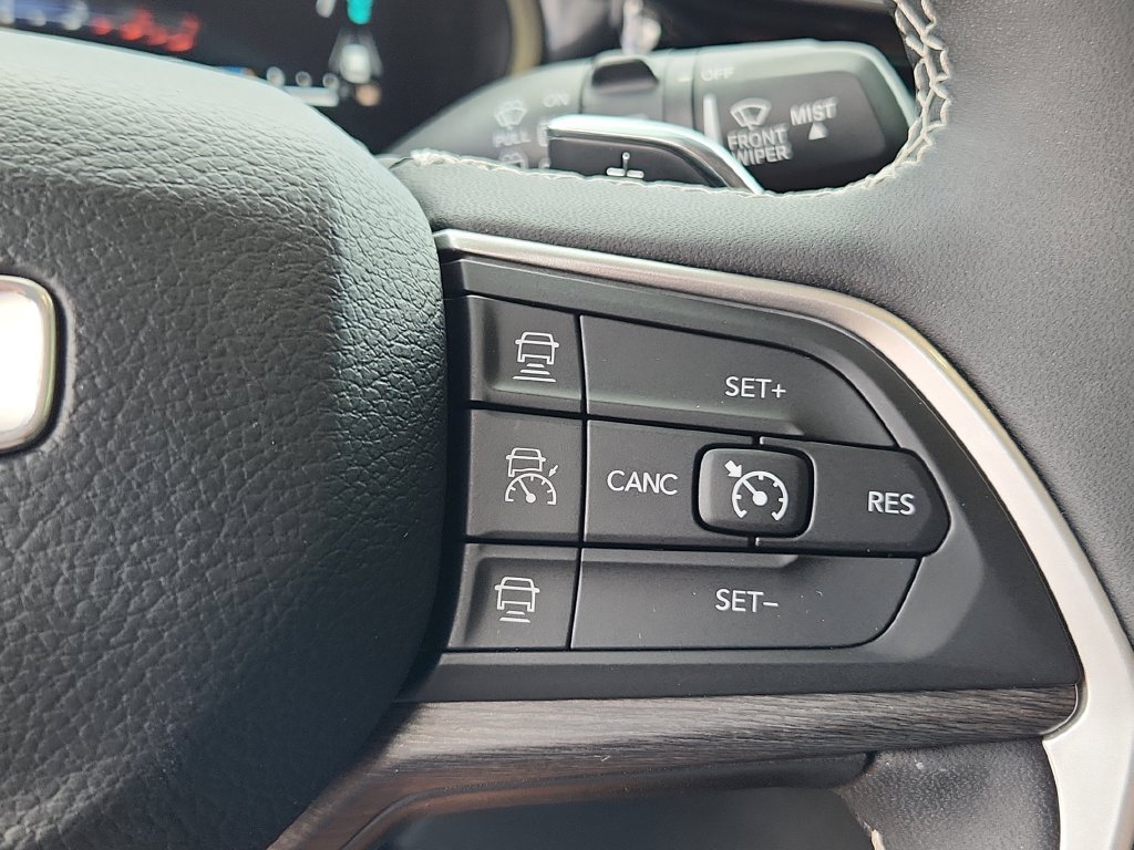Certified 2023 Jeep Grand Cherokee 30th Anniversary AWD/4WD image 18